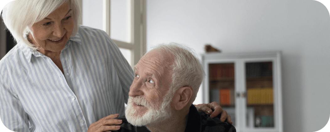 Épouse aidante accompagnant son mari dans les tâches du quotidien à domicile – Association Le Connetable à Dinan