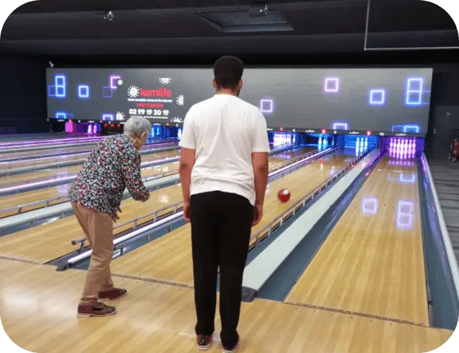 Activité Bowling pour quelques résident de l'Association Le Connétable Dinan